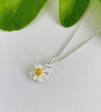 Load image into Gallery viewer, Sterling Silver Tiny Daisy Necklace