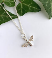 Load image into Gallery viewer, sterling silver small bee necklace