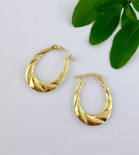 Load image into Gallery viewer, Gold Diamond Cut Oval Hoops