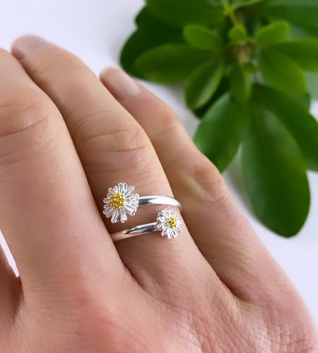 adjustbale sterling silver double flower ring on model's finger