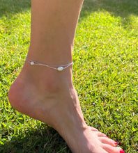 Load image into Gallery viewer, sterling silver two freshwater pearl anklet on model's ankle
