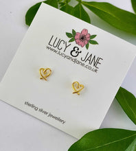 Load image into Gallery viewer, Gold Twist Heart Studs