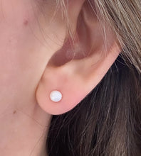 Load image into Gallery viewer, small freshwater pearl studs in model&#39;s ear