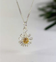 Load image into Gallery viewer, Sterling Silver Tiny Daisy Necklace