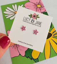 Load image into Gallery viewer, beautiful pink sparkly flower stud earrings