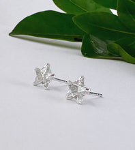 Load image into Gallery viewer, sterling silver super sparkly star studs