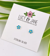 Load image into Gallery viewer, sterling silver blue daisy studs