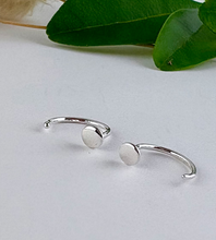 Load image into Gallery viewer, sterling silver classic dot pull through earrings