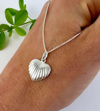 Load image into Gallery viewer, Sterling Silver Shell Heart Necklace