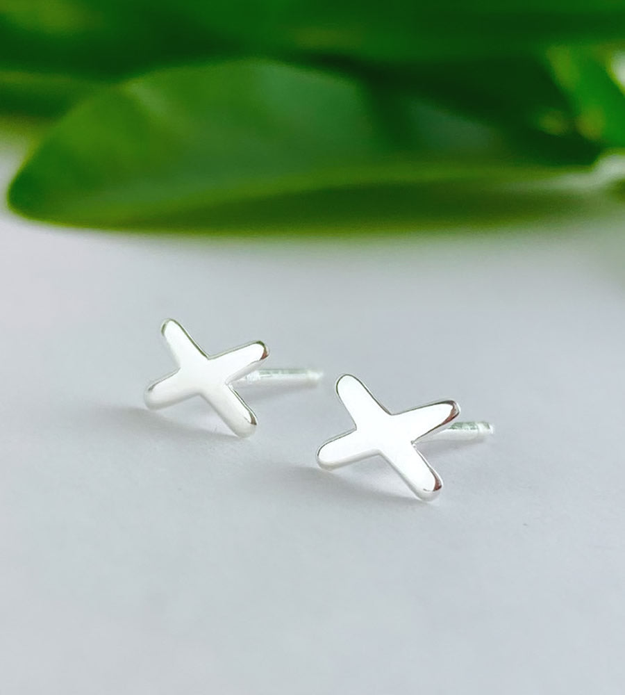 small sterling silver kiss studs