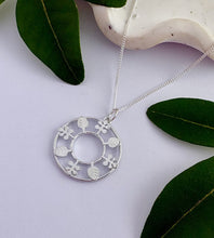 Load image into Gallery viewer, Sterling Silver Leaf Circle Necklace