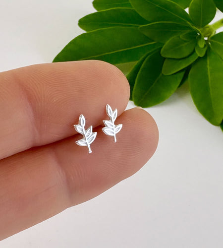 sterling silver tiny leaf stud earrnigs