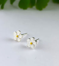 Load image into Gallery viewer, sterling silver white enamel daisy studs