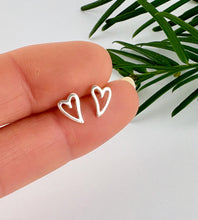 Load image into Gallery viewer, sterling silver classic ope heart earrings