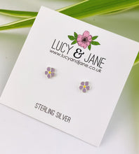 Load image into Gallery viewer, sterling silver pale purple daisy studs