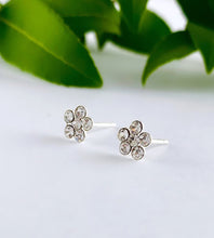 Load image into Gallery viewer, super sparkly clear crystal flower studs