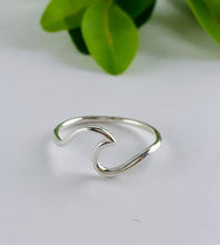 Load image into Gallery viewer, sterling silver wave ring