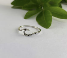 Load image into Gallery viewer, sterling silver textured wave ring