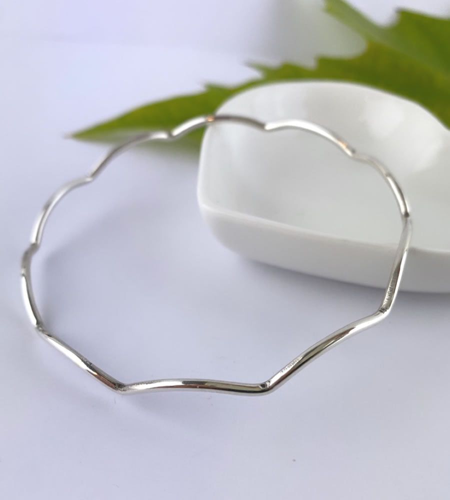 sterling silver scalloped bangle