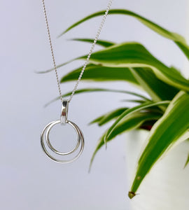 silver circles necklace